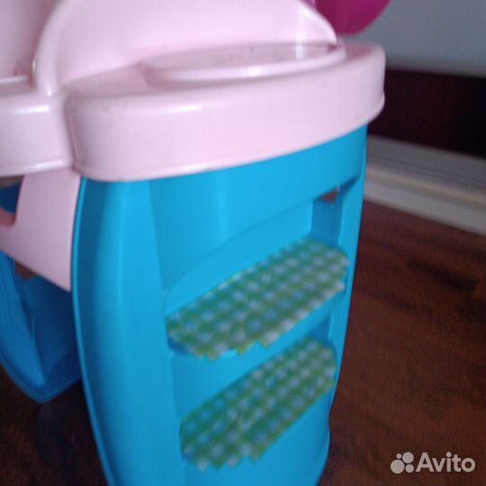 Стол детский для косметики