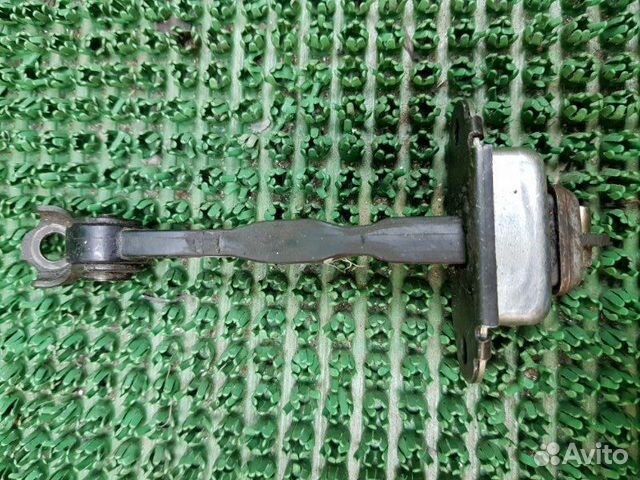 Ограничитель двери передний левый Nissan Maxima