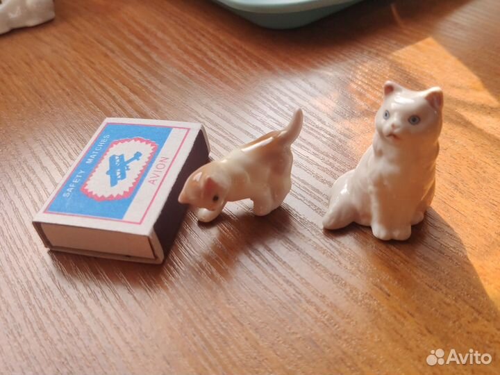 Фарфоровые фигурки кошечки