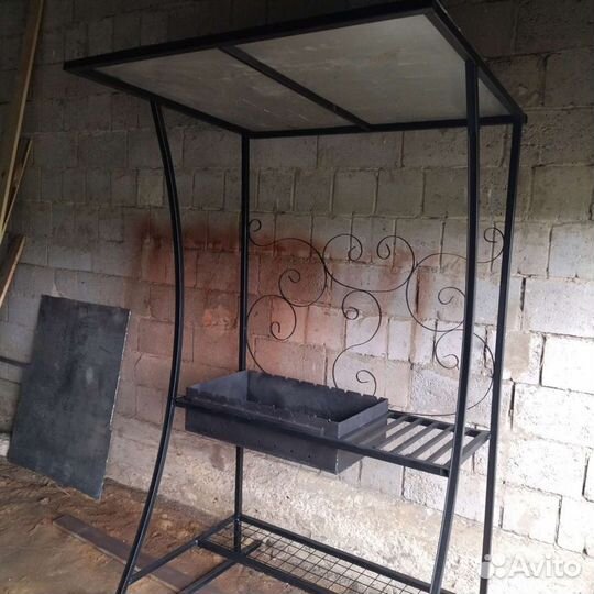 Мангал с крышей