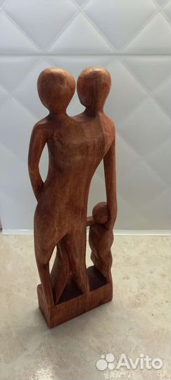 Статуэтка из дерева резная