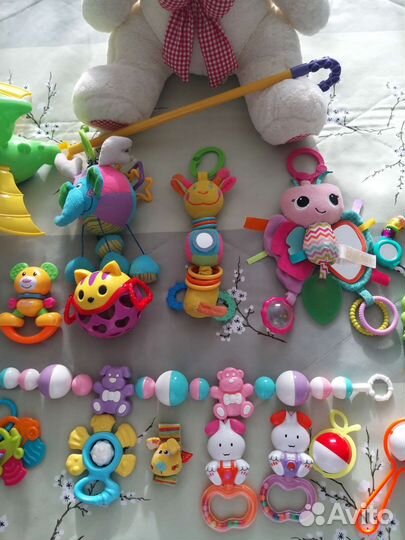 Погремушки, игрушки, прорезыватели