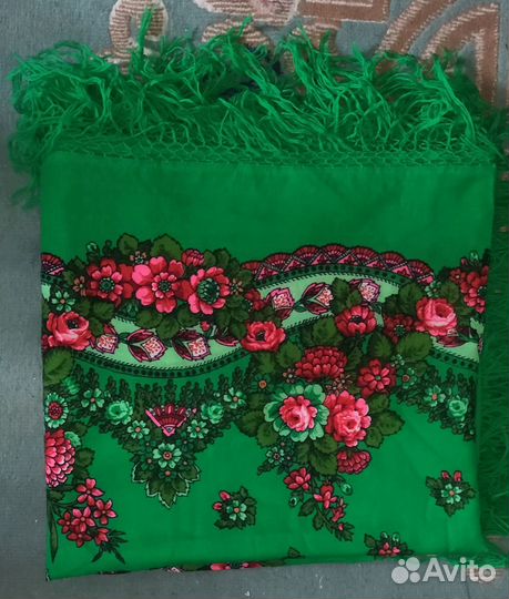 Павлопосадский платок (шаль), шерстяной с кистями