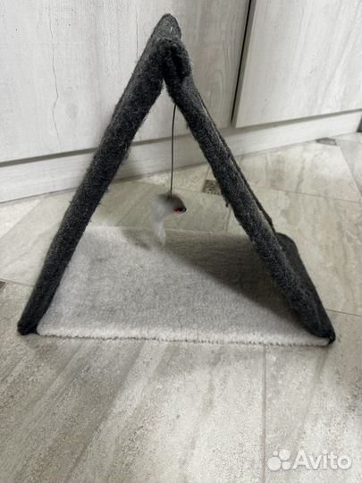 Кошачий домик с когтеточкой