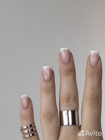 Маникюр и педикюр