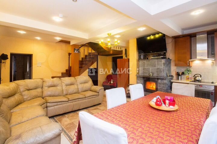 Дом 165,8 м² на участке 10 сот.