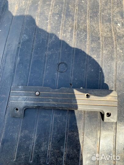 Крышка на двигатель