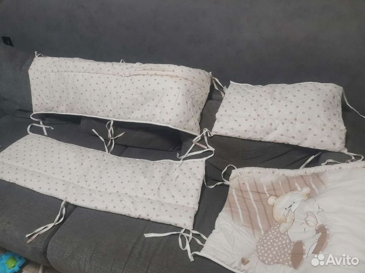 Детская кроватка с маятником и ящиком