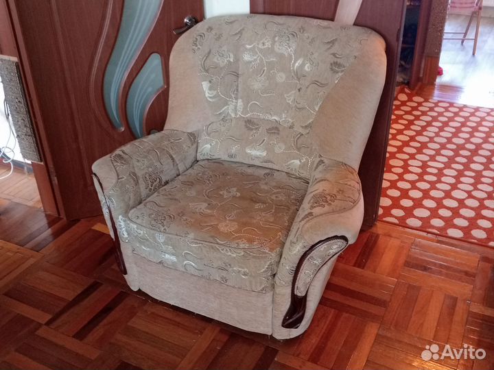 Продам диван и 2 кресла