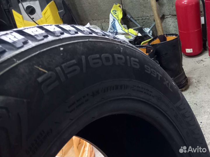 Nokian Tyres Hakkapeliitta 8 215/60 R16