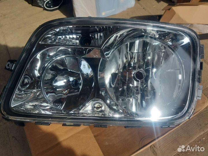 Mercedes Actros фара левая