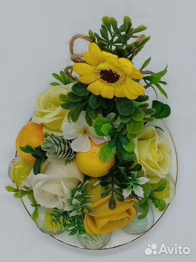 Цветочная композиция из искусственных цветов