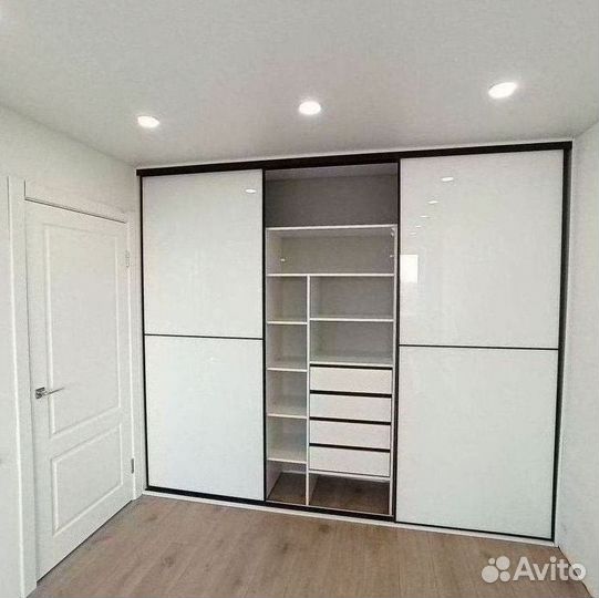 Современный шкаф купе