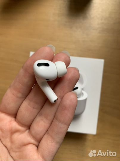Наушники и кейс earpods
