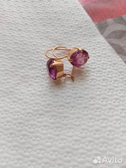 Золотые серьги с александритом