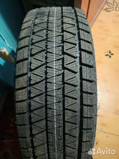 Bridgestone Blizzak VRX 255/65 R17