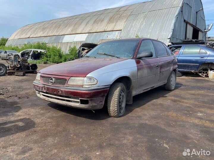 Стойка в сборке передняя правая Opel Astra F X16SZ