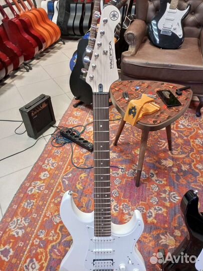 Электрогитара Yamaha Pacifica 012