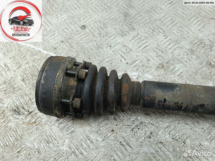 Полуось передняя правая б/у Volkswagen Golf-3