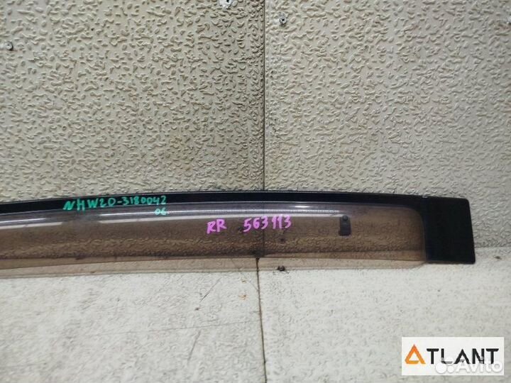 Ветровик задний правый toyota prius