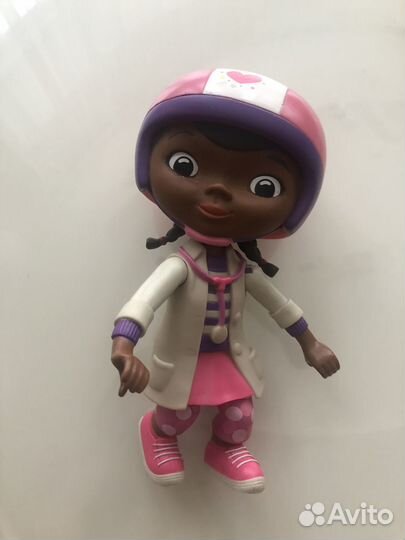 Кукла доктор Плюшева на самокате