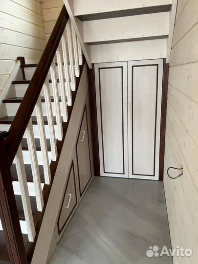 Обшивка деревом лестницы из металла/бетона