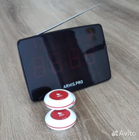 Кнпока вызова официанта и табло отображения вызова