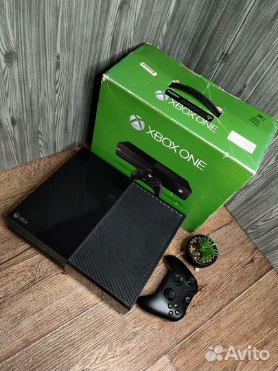 Xbox One 500гб+геймпад+400игр