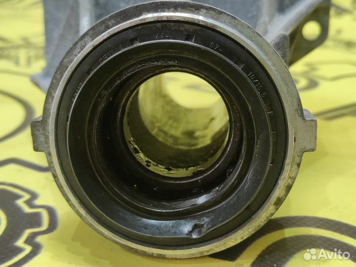 Кронштейн промежуточного вала привода Bmw 535Ix