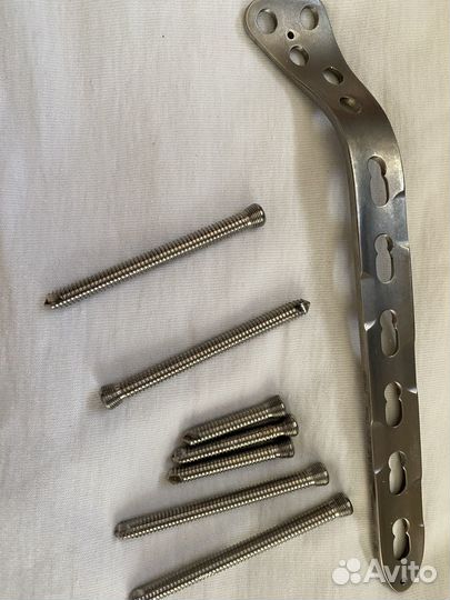 Титановая пластина медицинская