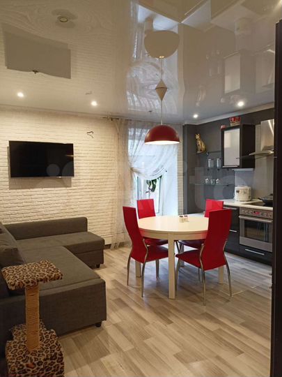 2-к. квартира, 70 м², 2/10 эт.