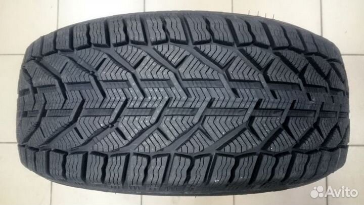 Tigar Winter 215/40 R17 87V