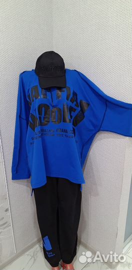 Женский спортивный костюм