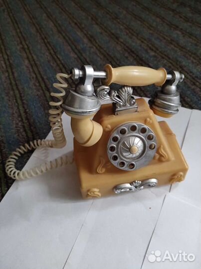 Игрушка телефон,тушь для ресниц, банка жесть,б/у в