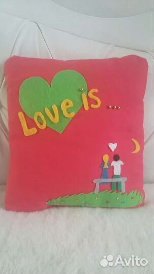 Подушка декоративная love IS