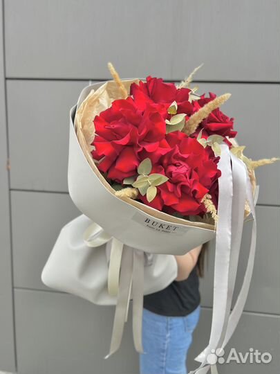 Букет красных французских роз