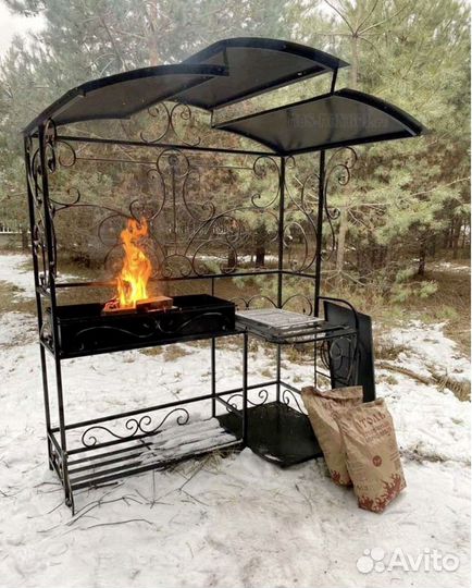 Мангал с крышей