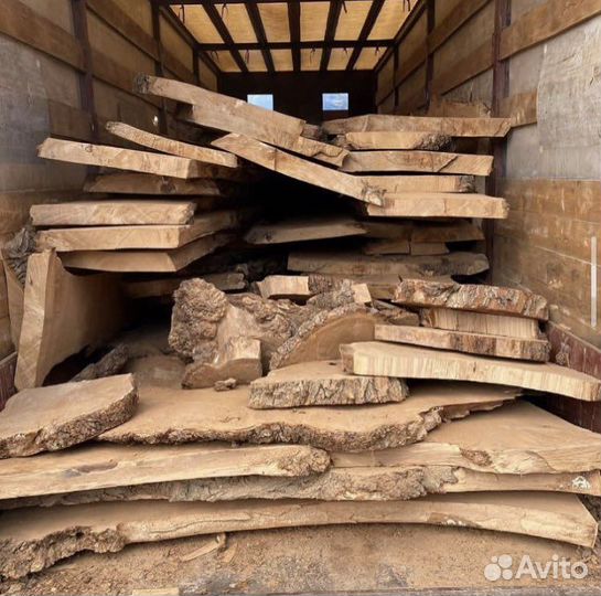 Слэбы и спилы дерева, стол