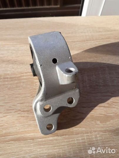 Подушка опора двигателя правая Synny N14, B14