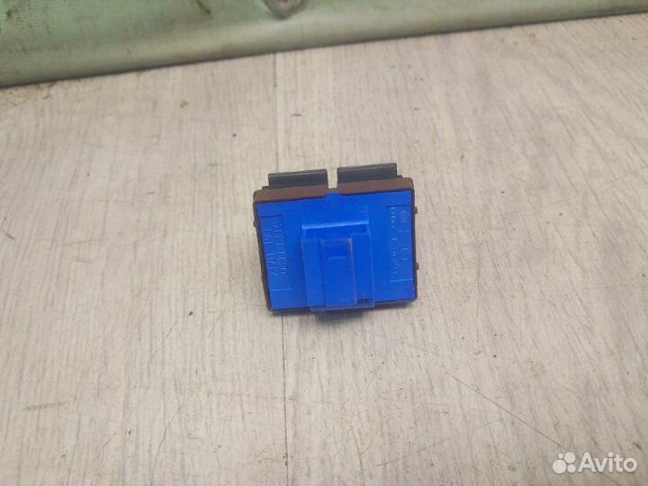 Кнопка открывания багажника Volkswagen Passat Cc