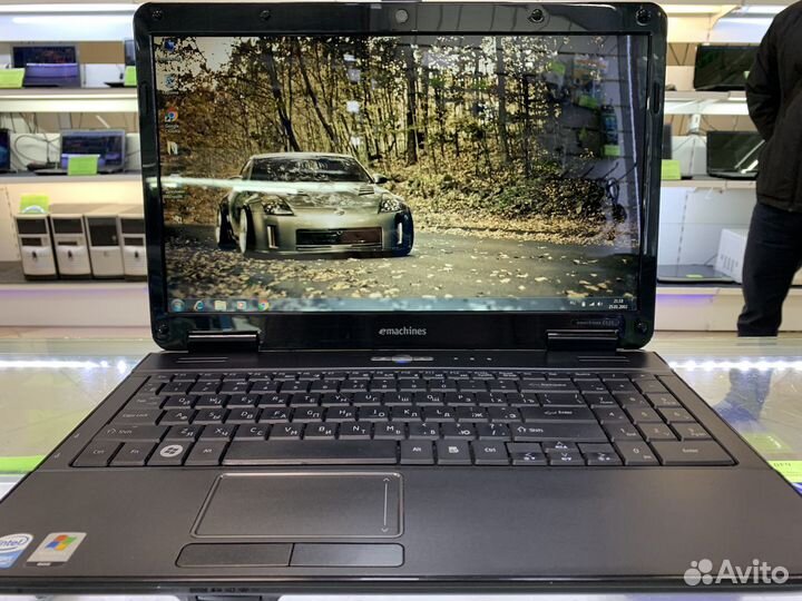 Ноутбук Emachines E525 15.6