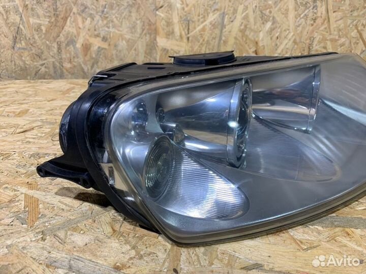 Фара правая Volkswagen Touareg 2002-2007