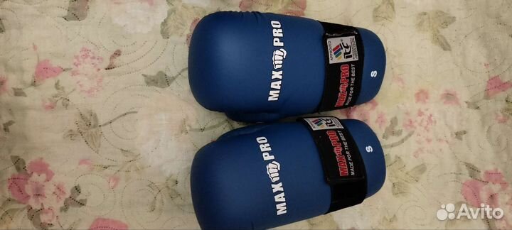 Добок для тхэквондо,перчатки,футы,шлем,книга