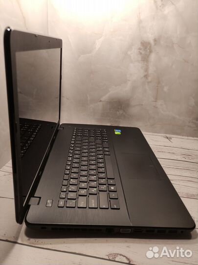 Игровой Asus 17.3 Дюйма/Nvidia 2GB/core i5/SSD/HDD
