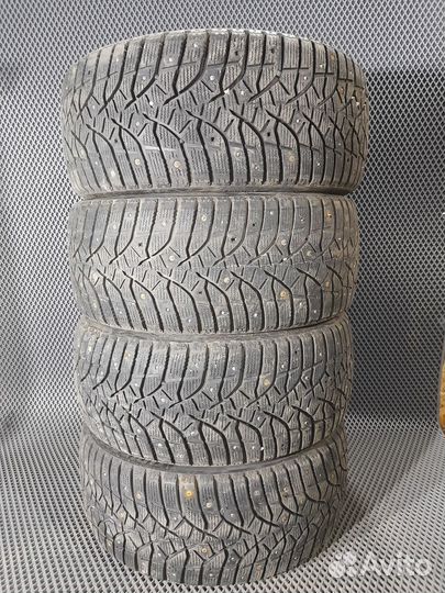 Bridgestone Blizzak Spike-02 245/45 R17