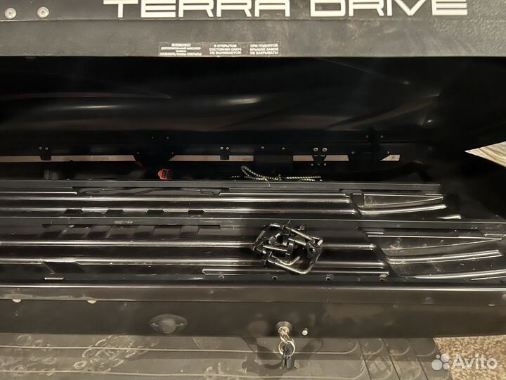 Автомобильный багажник на крышу