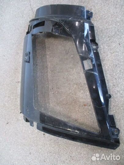 Облицовка фары правая Volvo 84169190
