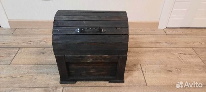 Сундук деревянный