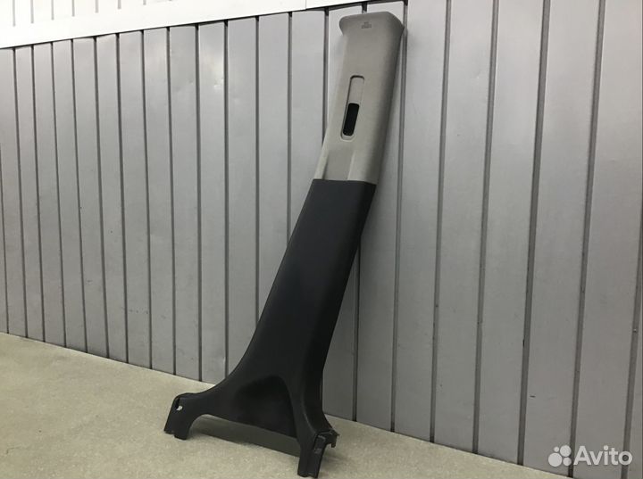 Обшивка средней стойки правая Nissan X-Trail (T31)