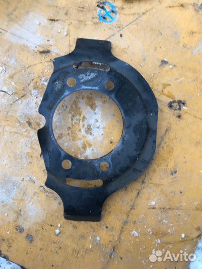 Пыльник (защита) лев. перед. Nissan Teana